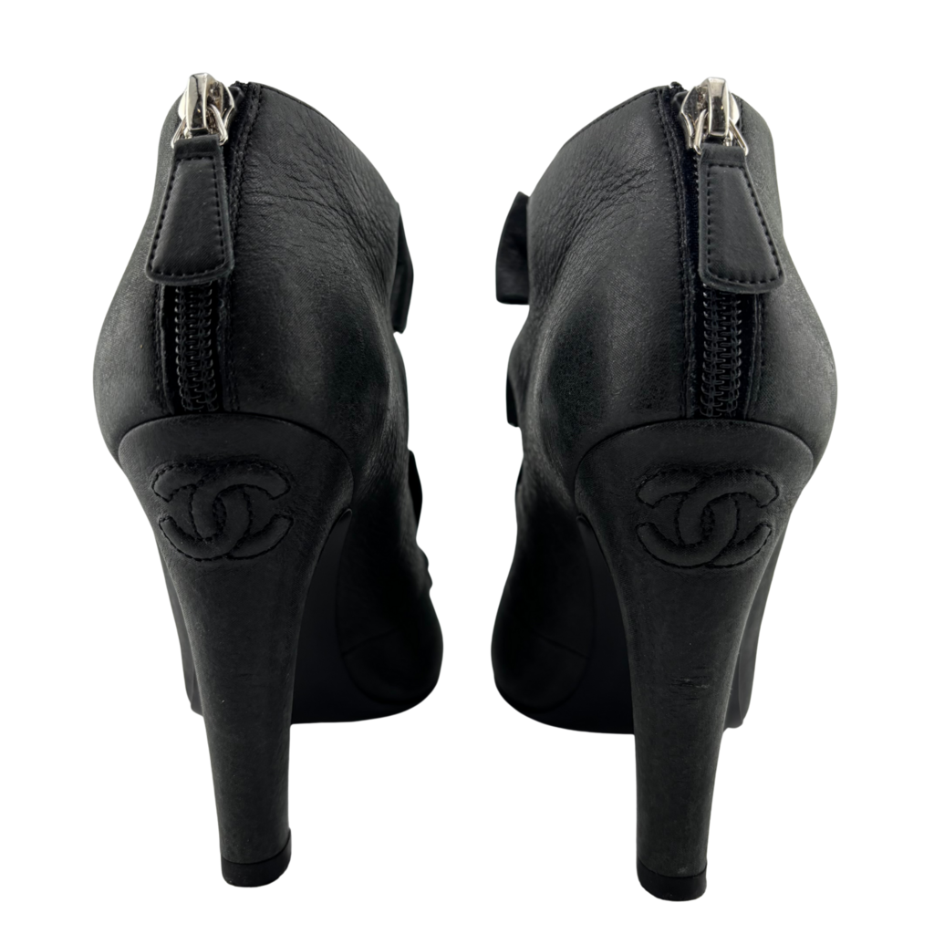 Chanel Black Leather Bow Heels, 35