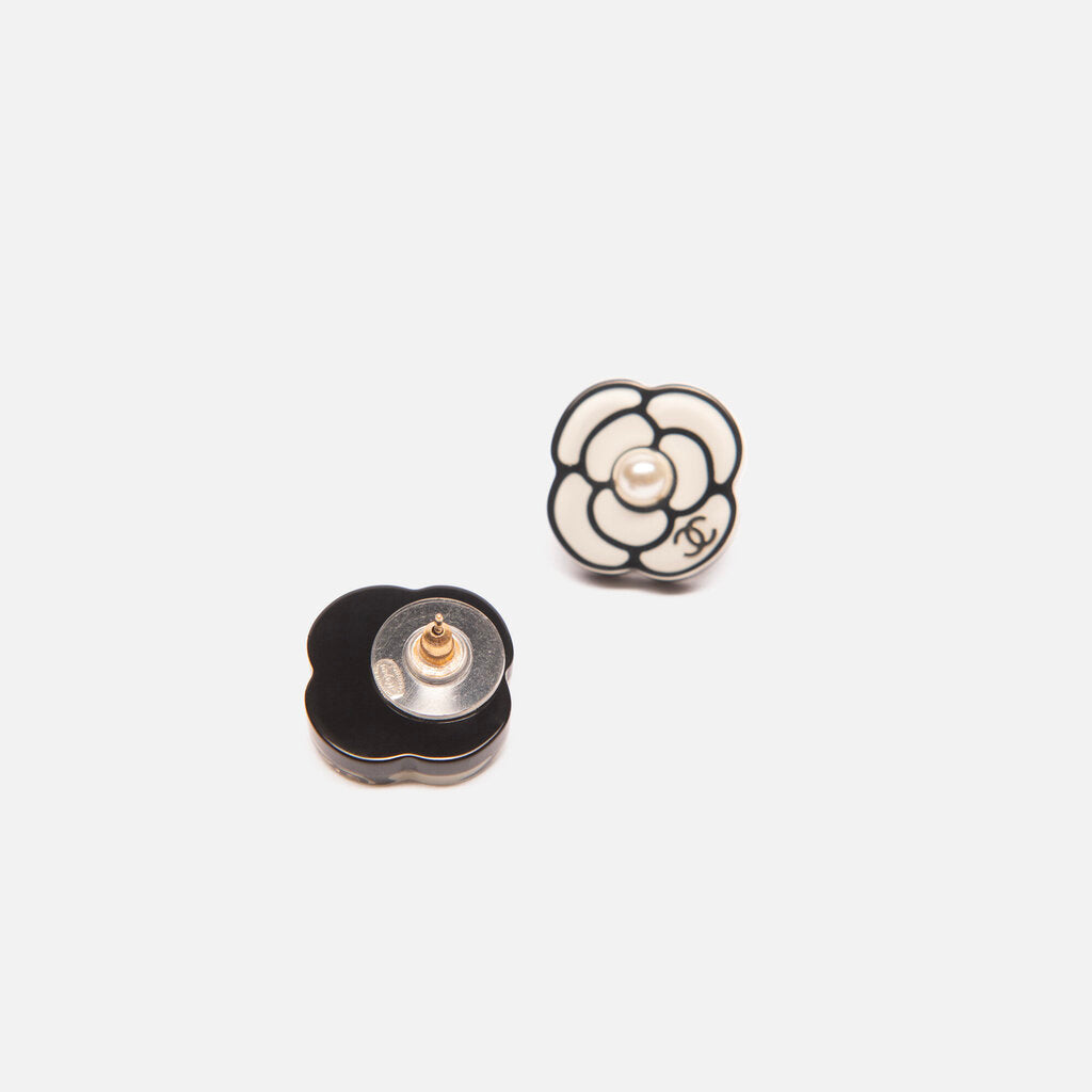 Chanel Camelia Pearl White Earring