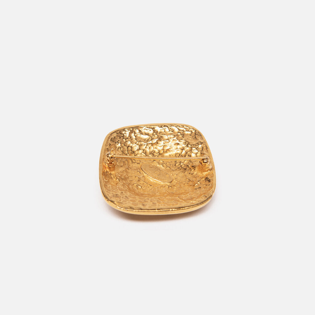 Chanel Gold Tone Metal Engraved Ornate Diamond Shape Brooch