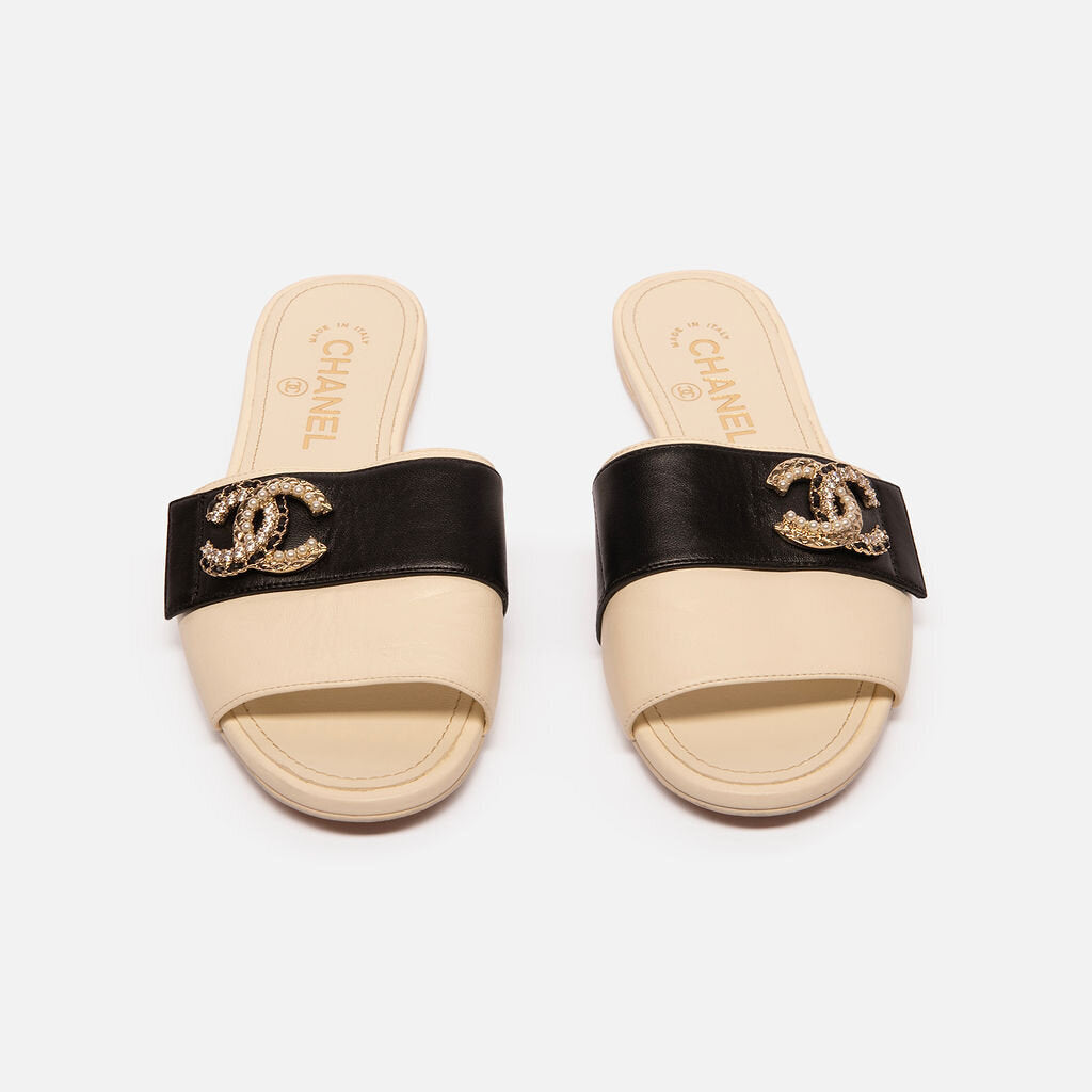 Chanel White & Black Leather Interlocking CC Slide Sandals