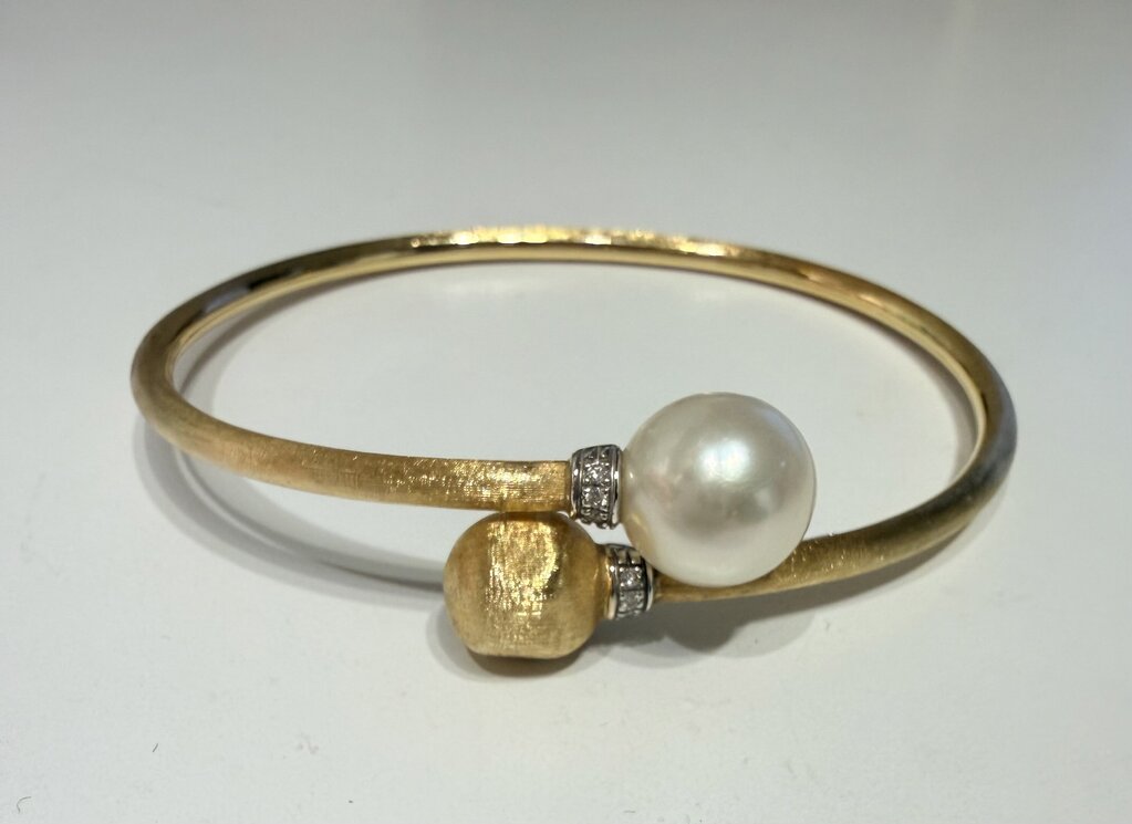 18kyg Africa Bangle with Pearl and Diamond
