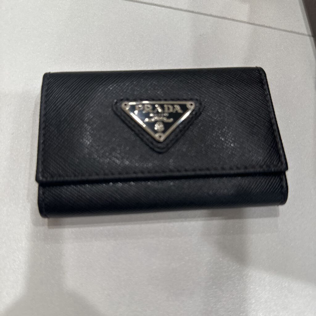 Saffiano 6 Key Holder Triangle Logo Black SHW