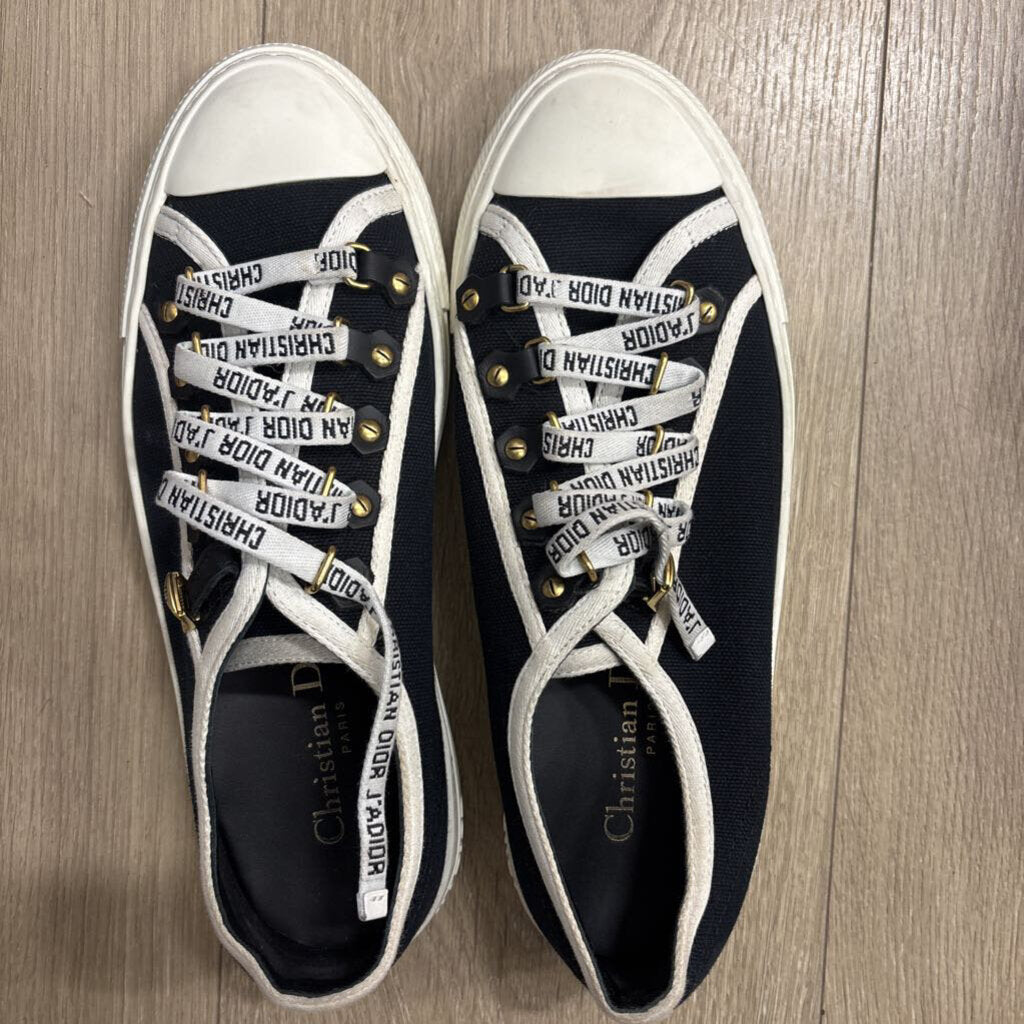 Black Canvas Low Top Sneaker