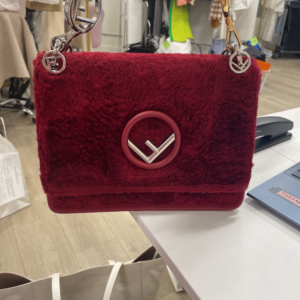 Red Velvet Khan Shoulder Bag(est 5200)