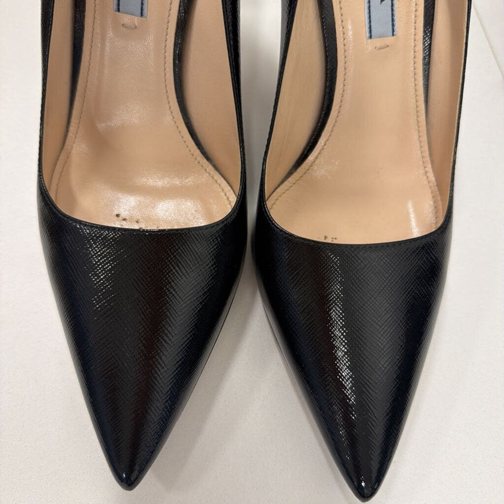 Black Textured Leather Pump, 39.5