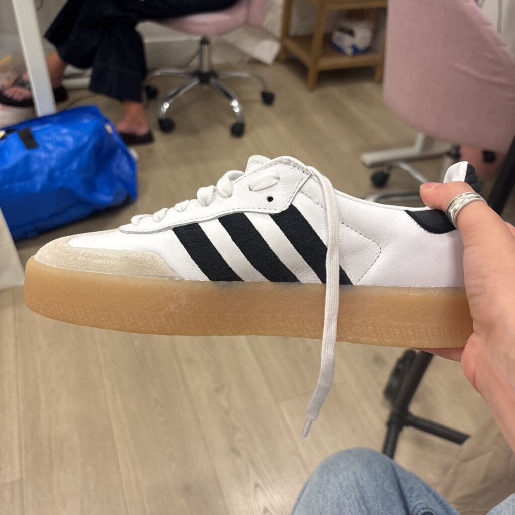 White/Black Sneaker
