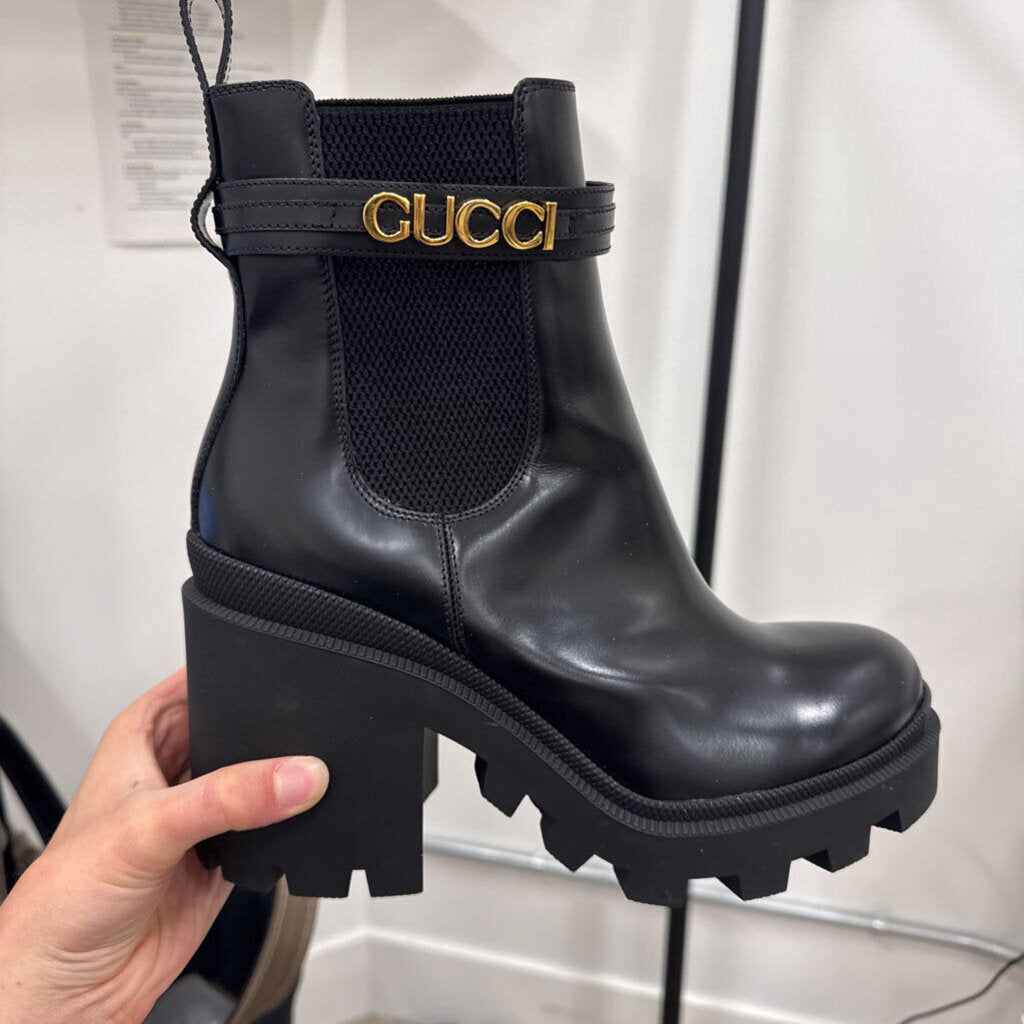 Black Leather Heeled Chelsea Boot