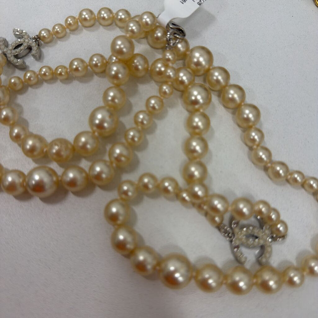 Silver Faux Pearl CC 18" Necklace (as is, missing pearl on CC)