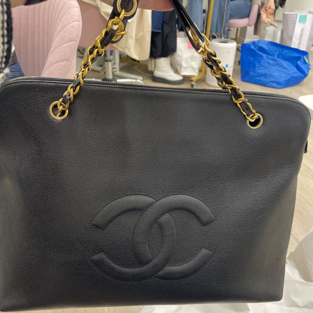 Black Caviar Embossed CC Gold Chain Shoulder Bag