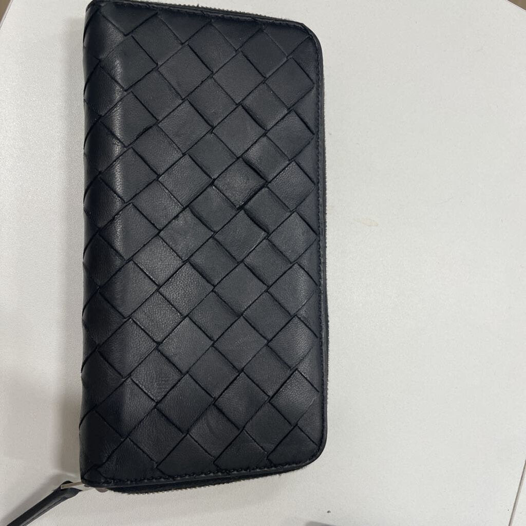Black Intreciatto Zippy Wallet