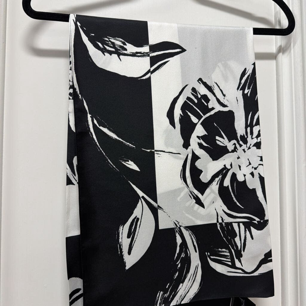 B&W Scarf (NWT 88)