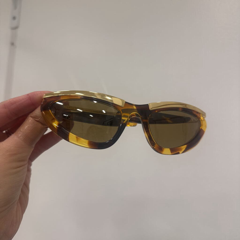 Brown Tortoise Sunglasses w/ Case
