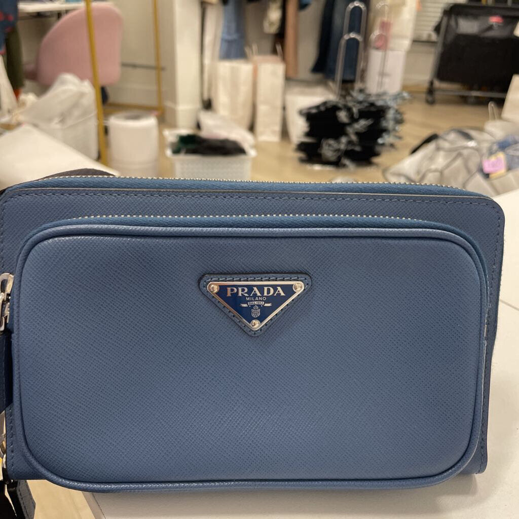 Blue Leather Double Zip Crossbody(est 3000)