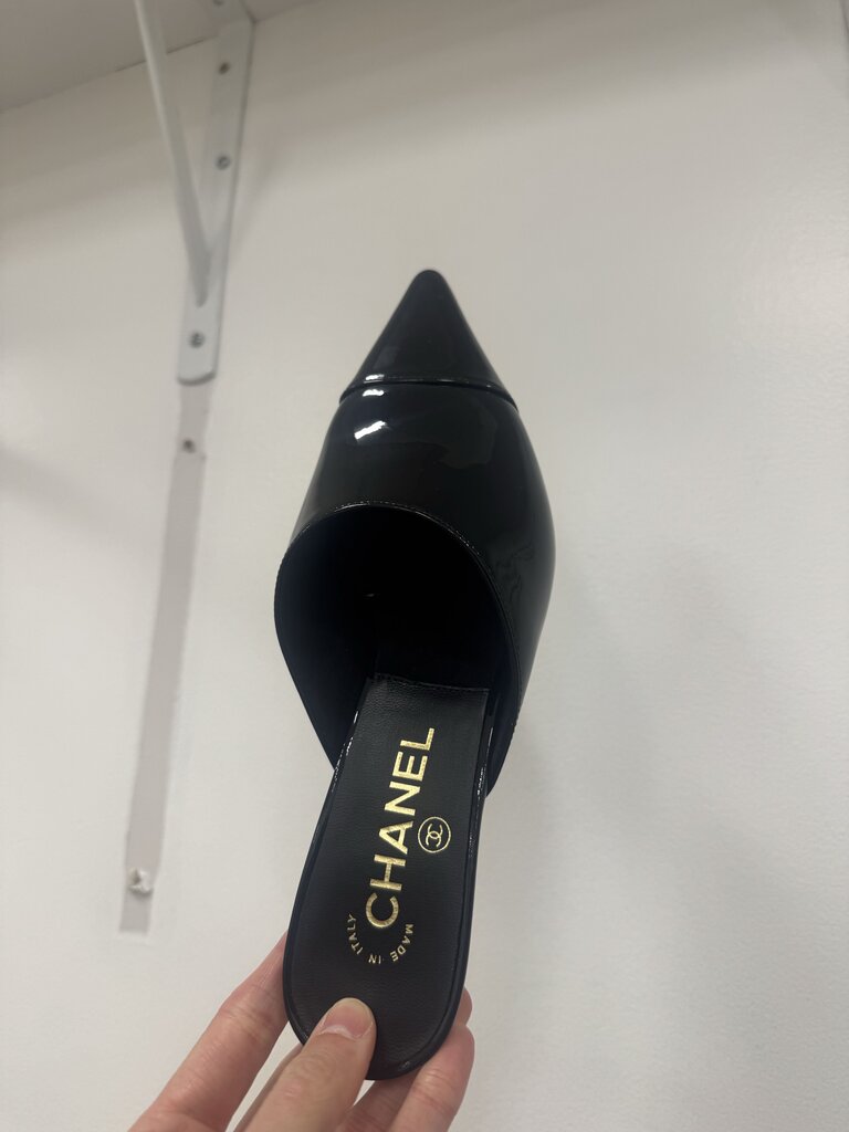 26P Black Patent Mules (New, 1400)