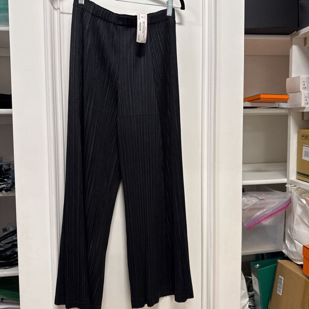 Black Pleated Wide Leg Pant