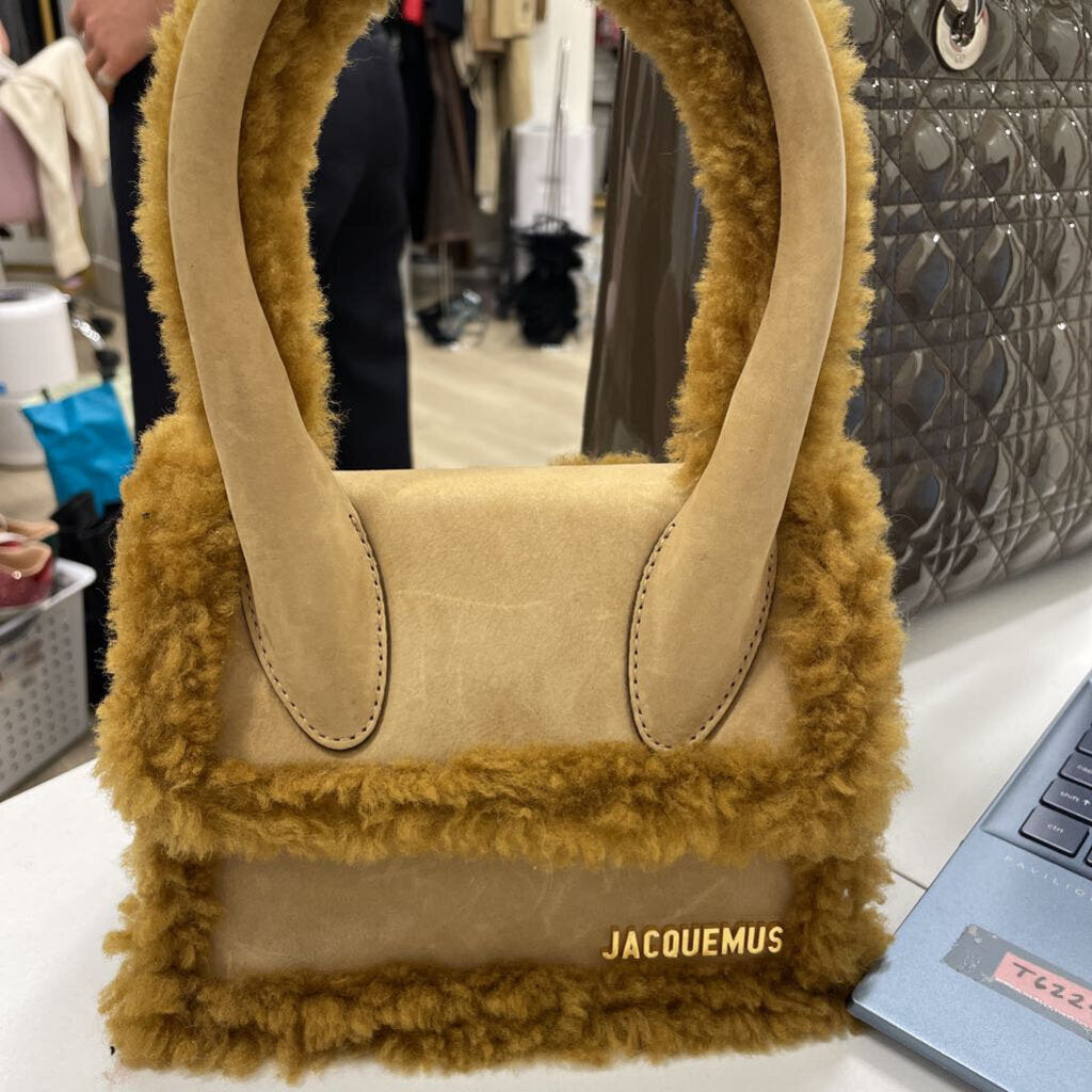 Le Chiquito Moyen Shearling Bag (950)