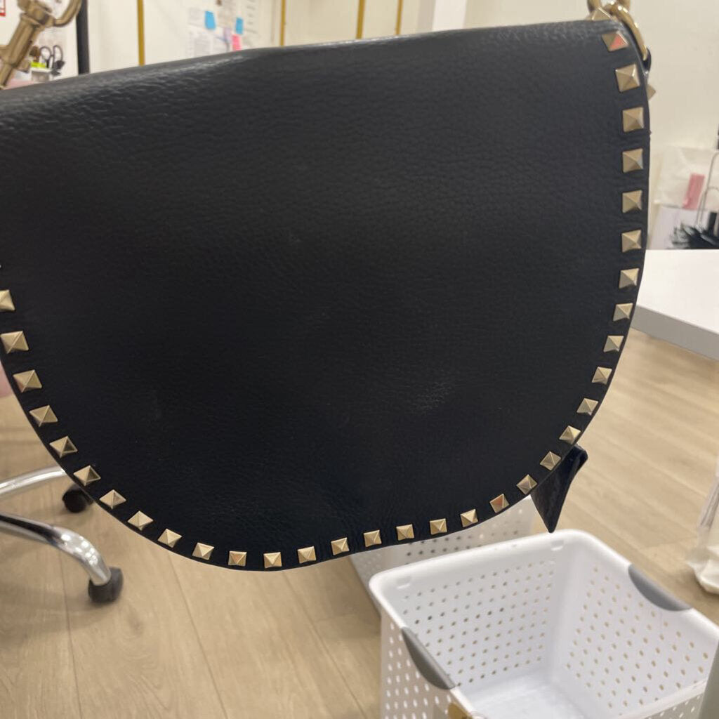 Black Calfskin Rockstud Saddle Bag(est 1375)