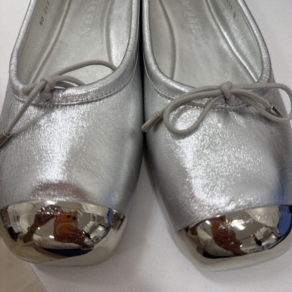 Silver Leather Metal Cap Toe Flat, 38