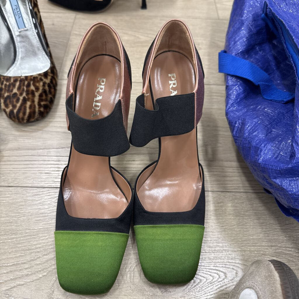 Black/Green Cap Toe Pump
