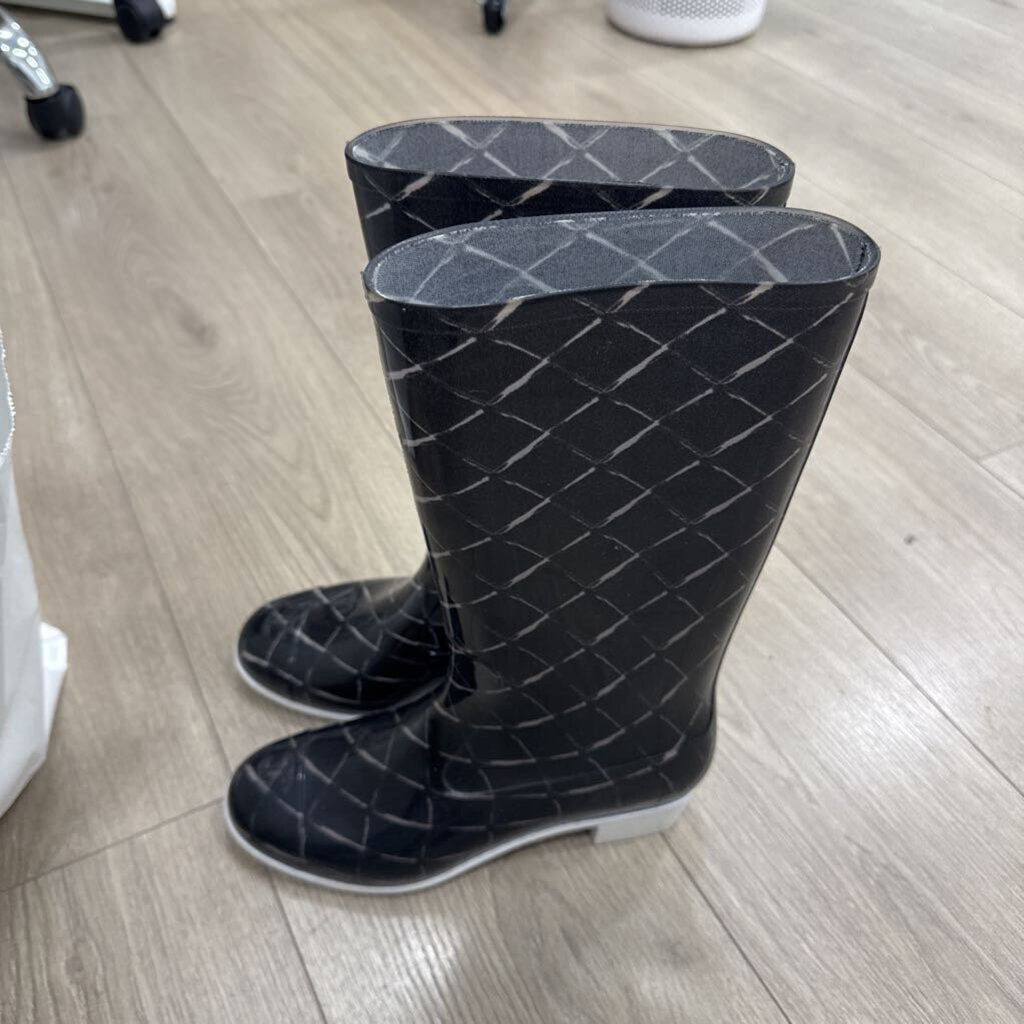 Black/White Quilted Pattern Rain Boot