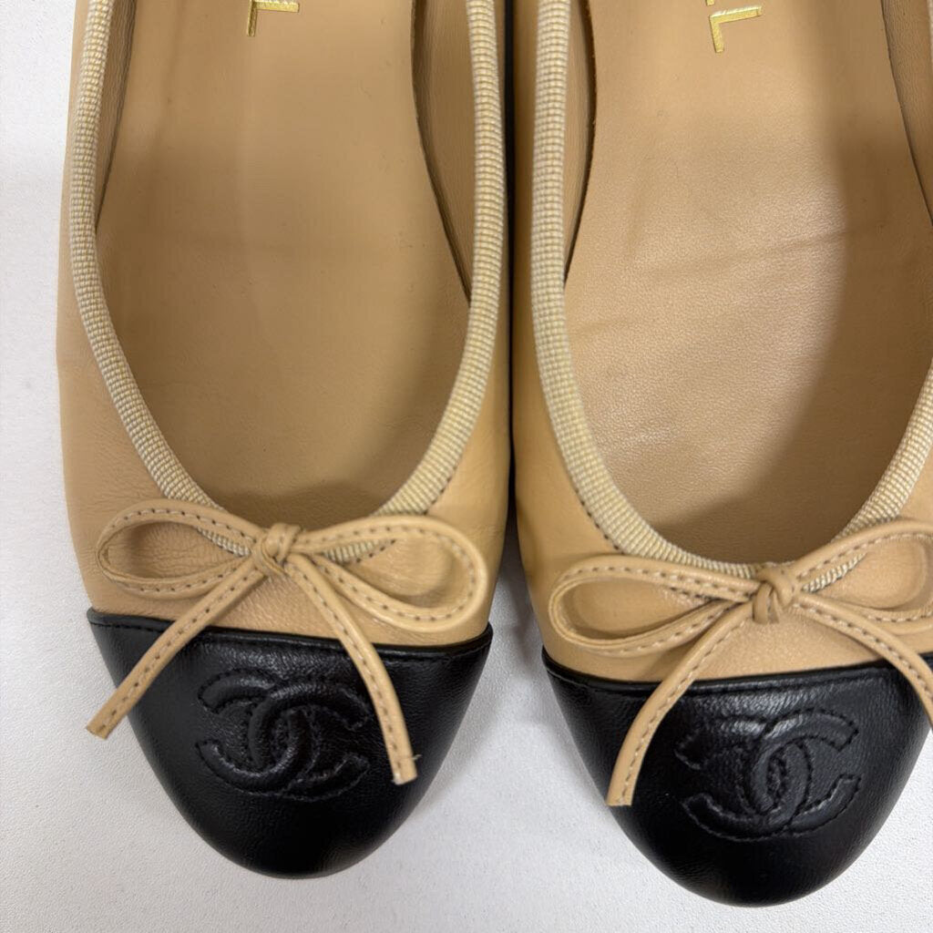 Biege Leather Black Cap Toe CC Flat, 37.5