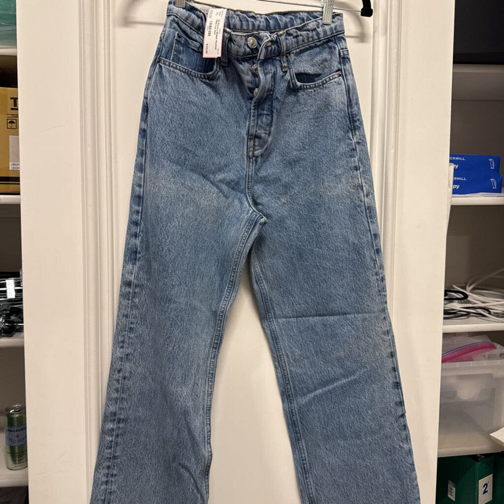 Medium Washed Wide Leg Jean