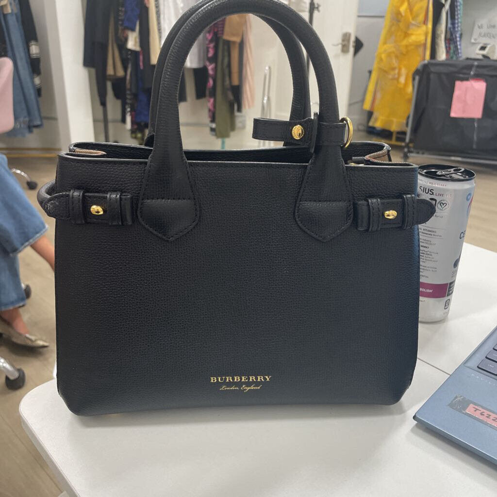 Black Handle Bag w/Nova Check