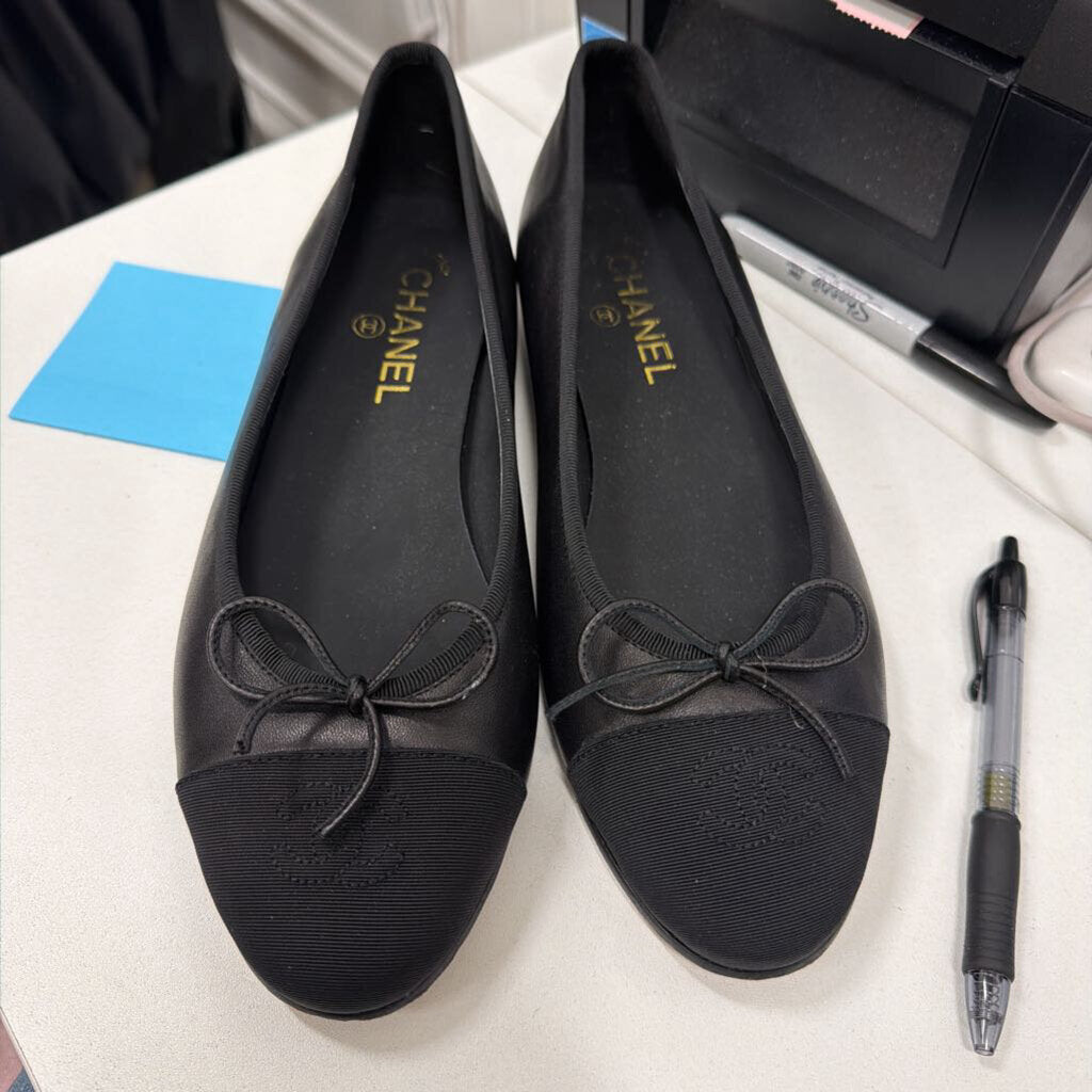 Black Leather Cap Toe Flats (40)