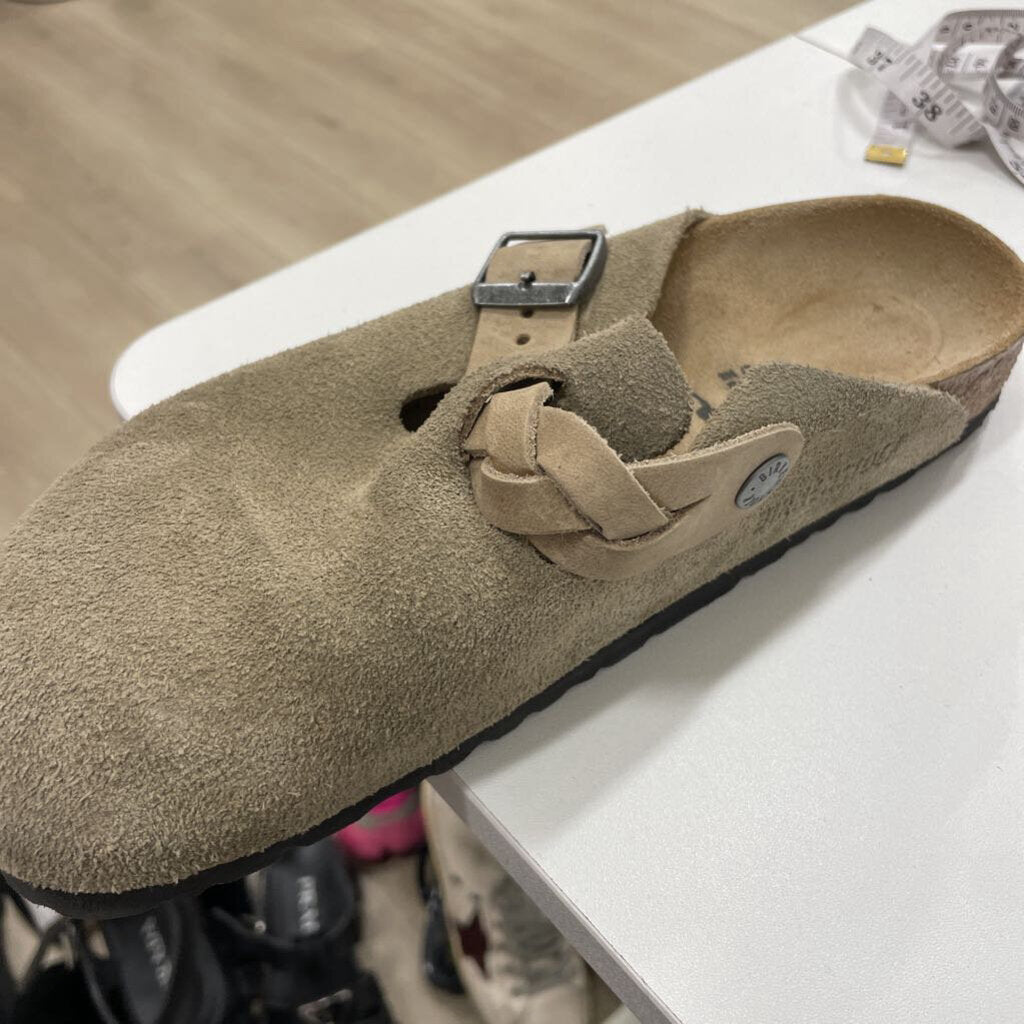 Tan Suede Birkenstocks