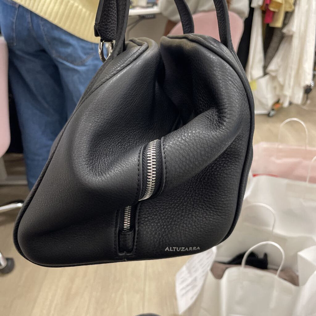 Black Textured Cubetto Shoulder Bag(995)