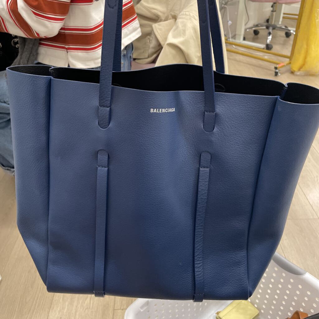 Blue Leather Everyday Tote Bag(est 1200)