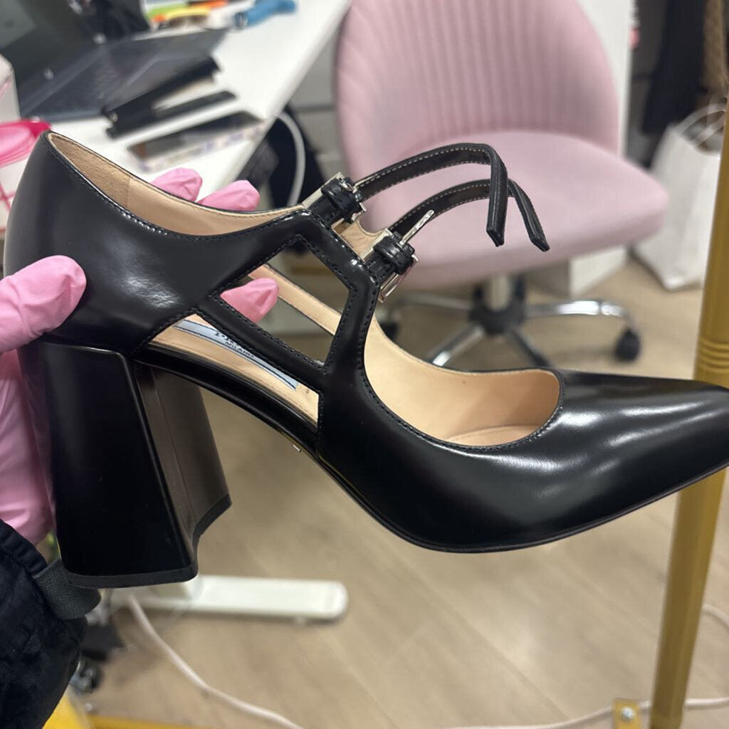 Black Mary Jane Pump