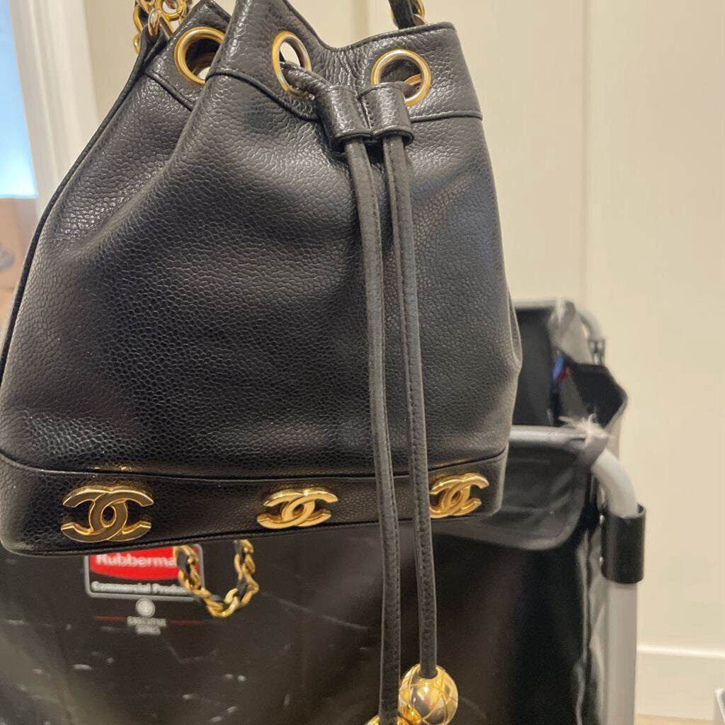Black Caviar Vintage CC Bucket Bag