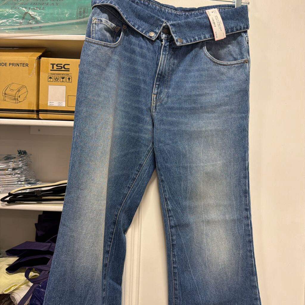 Medium Wash Straight Leg Jean