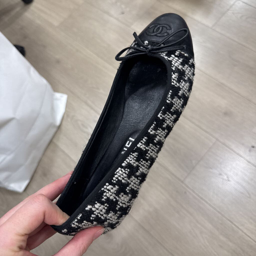 Chanel Black & White Tweed Houndstooth Ballet Flat