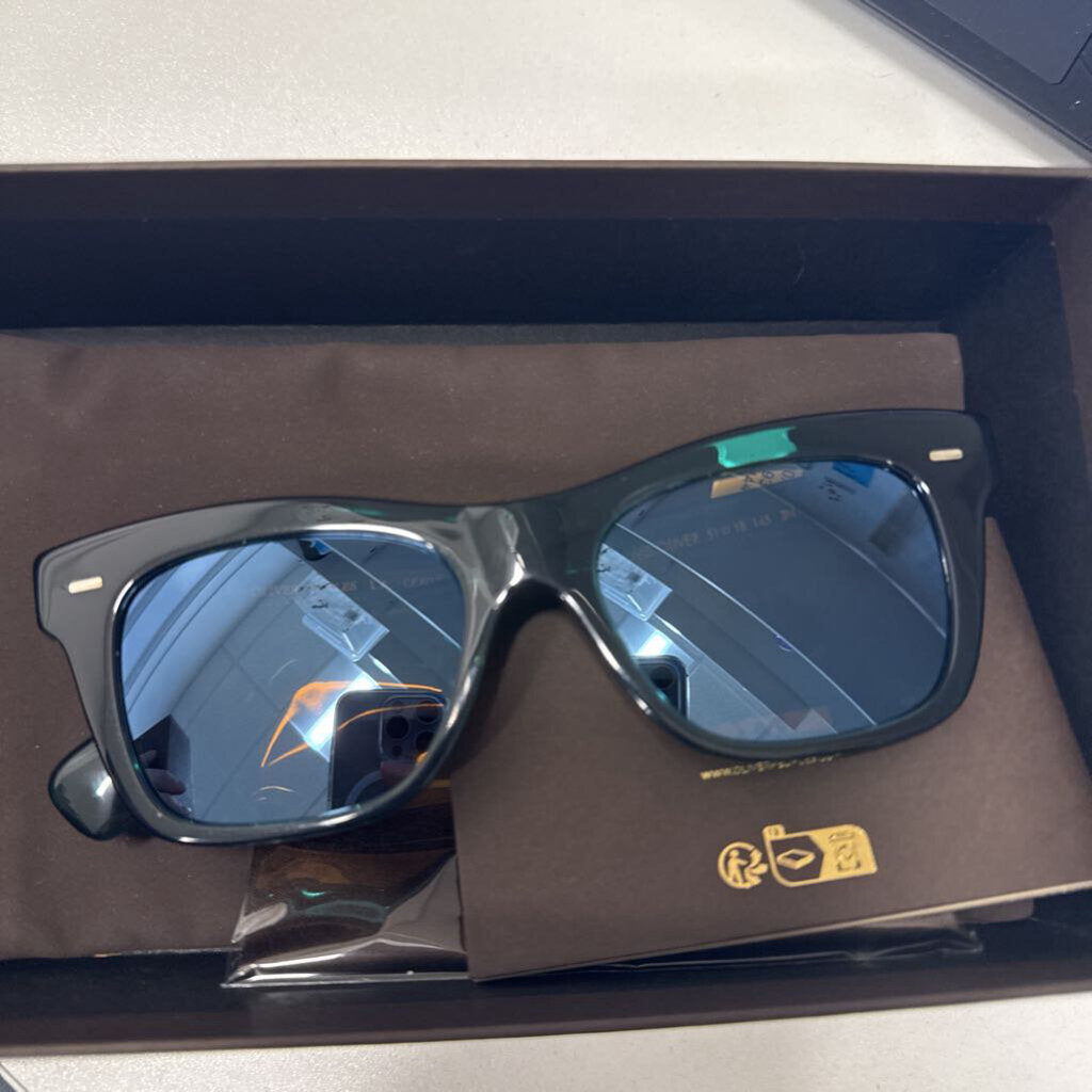 Green Mirrored Sunglasses