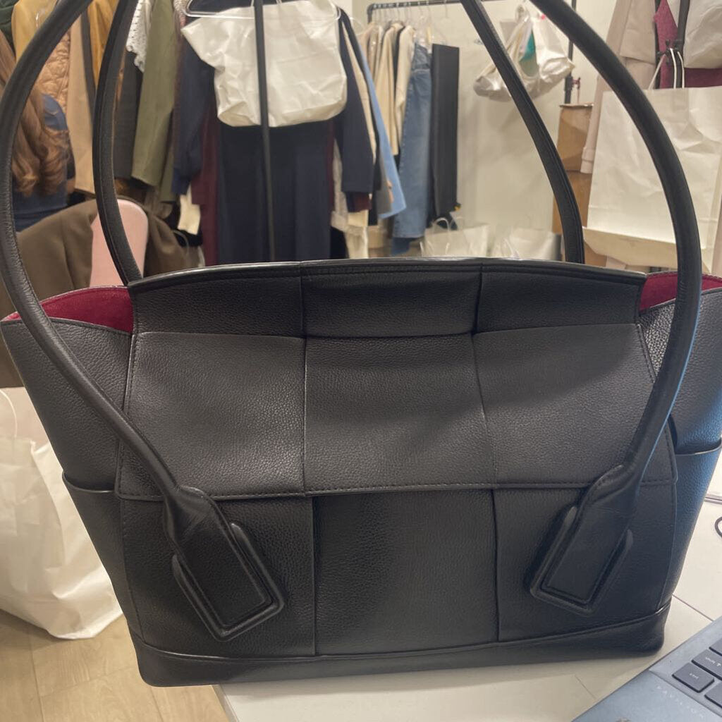 Black Leather Arco Tote (est 3950)
