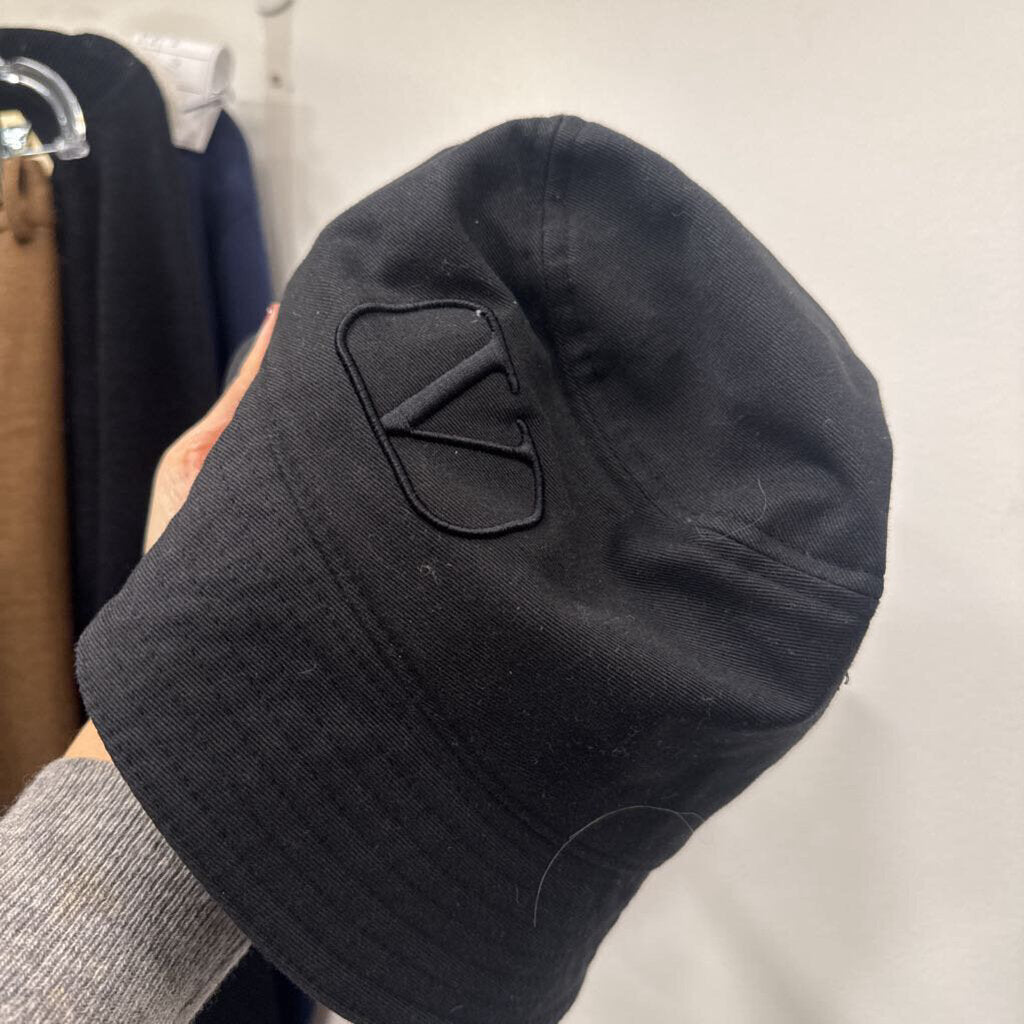 Black VLogo Bucket Hat