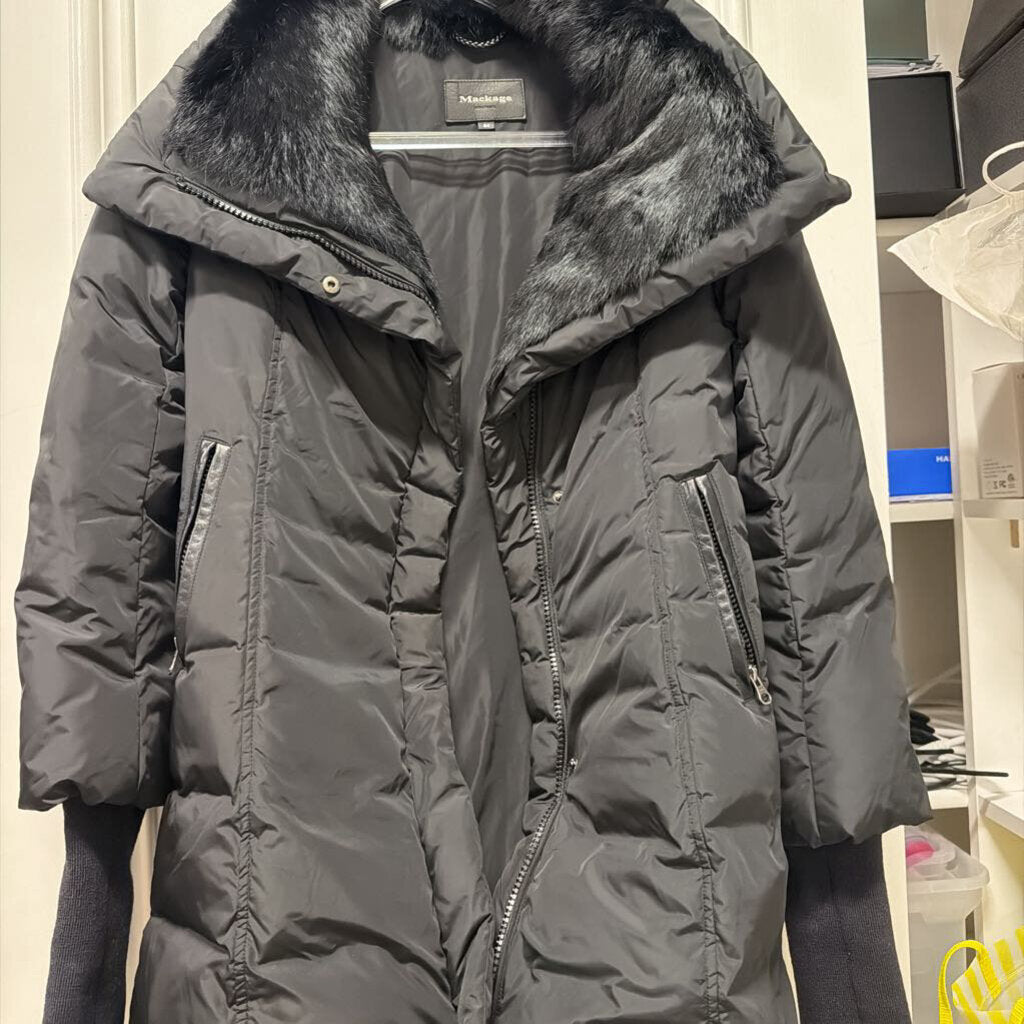Black Nylon Puffer Jacket, M