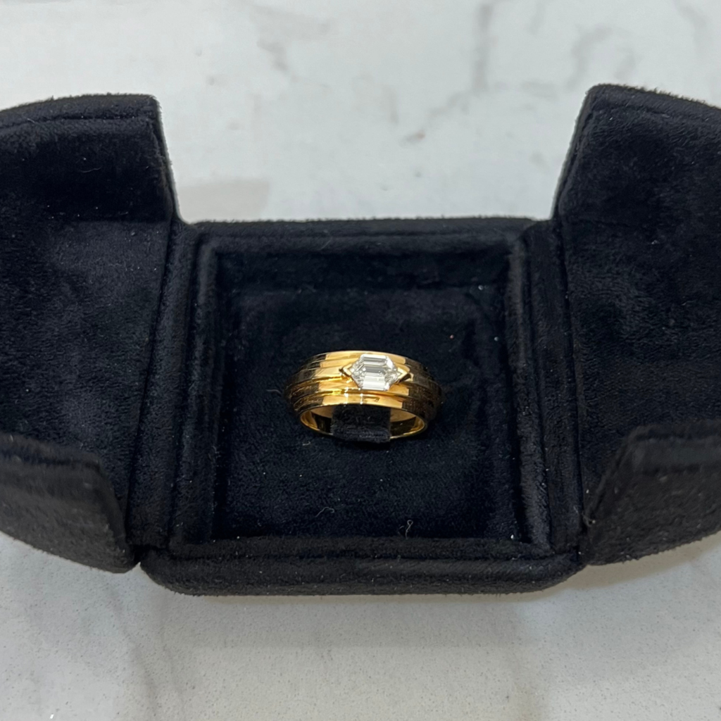 Material Good Gold Band With Hexagonal Diamond Ring Size 4