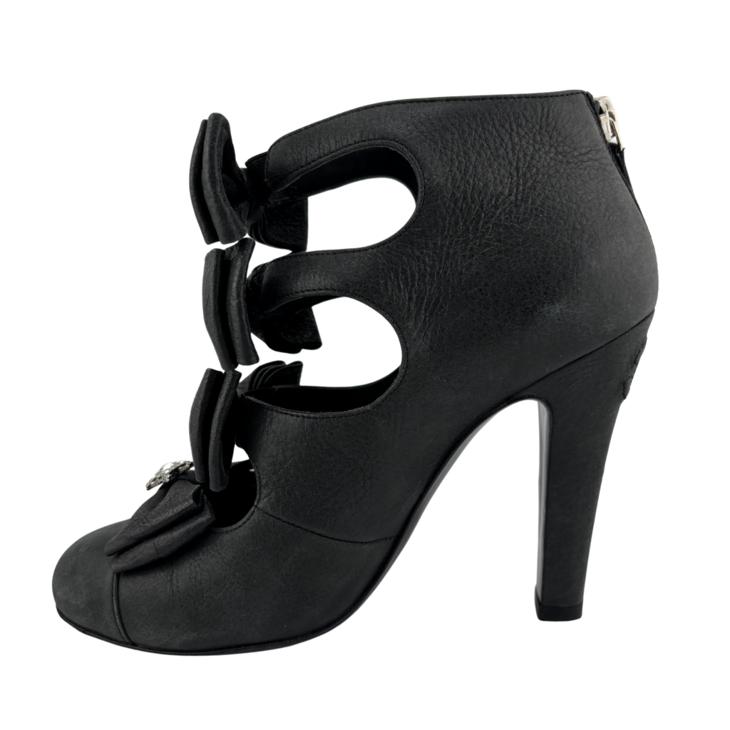Chanel Black Leather Bow Heels, 35