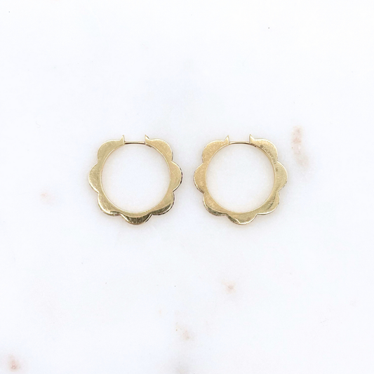 Cadar 18k Yellow Gold White & Black Diamond Scalloped Hoops Earrings