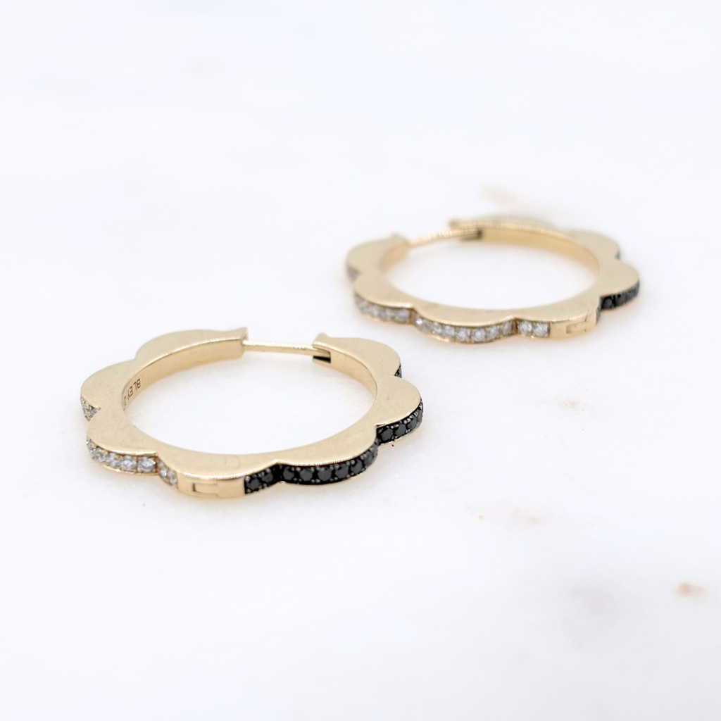 Cadar 18k Yellow Gold White & Black Diamond Scalloped Hoops Earrings