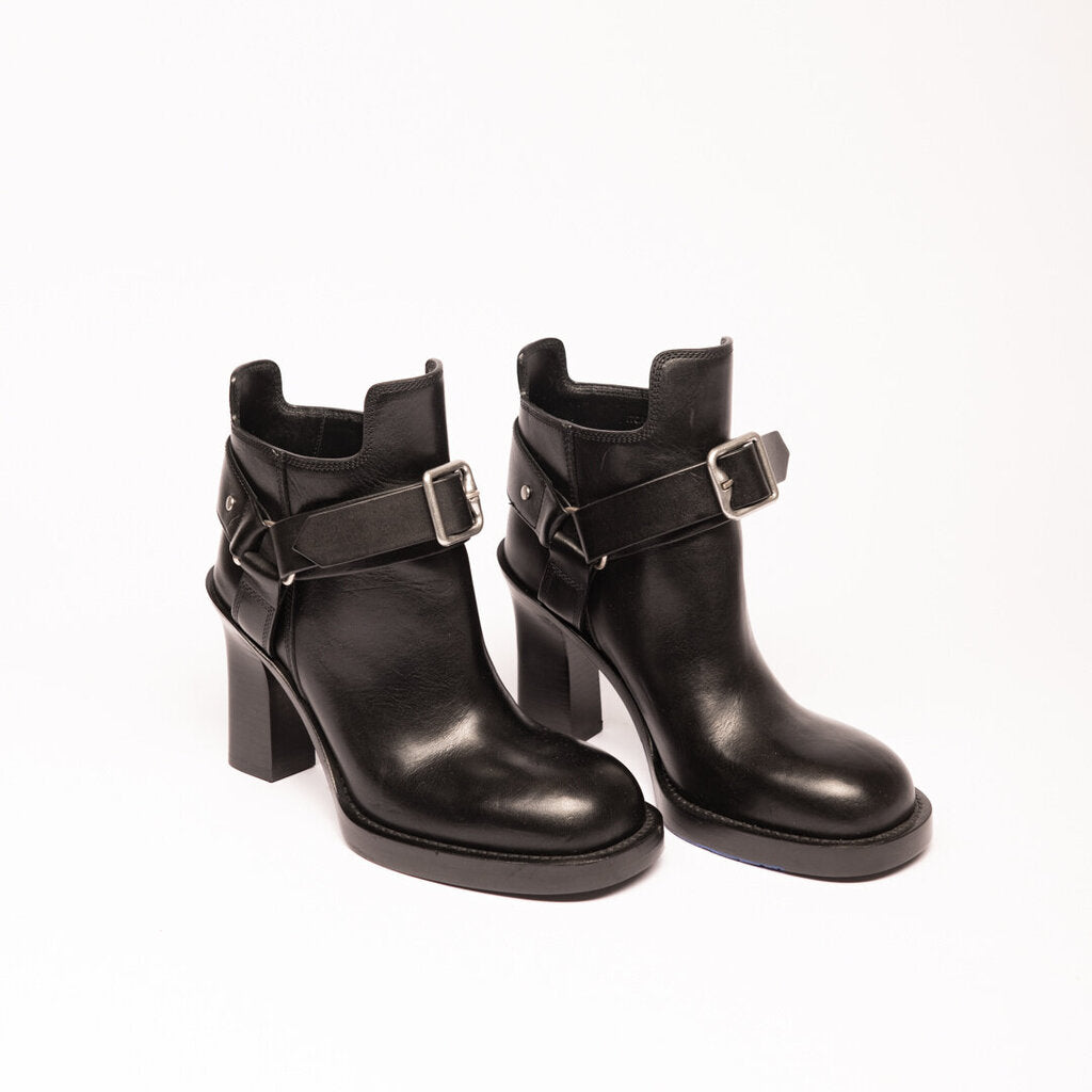 Burberry Leather Heeled Boots With Buckle
