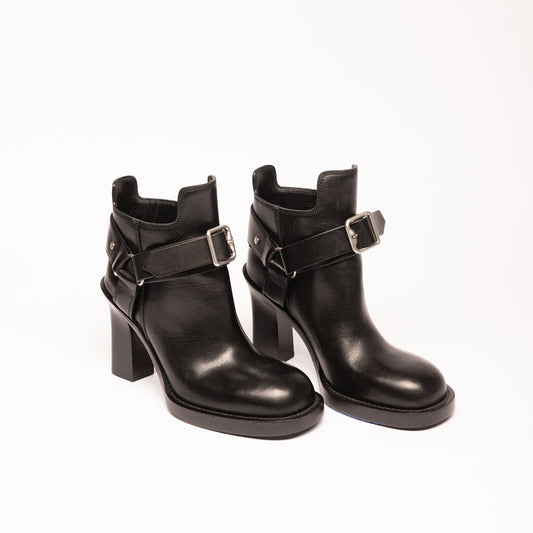 Burberry Leather Heeled Boots With Buckle