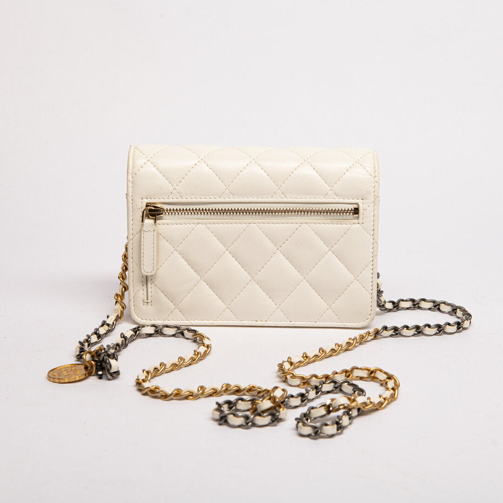 Chanel White Cruise 22 Coco Clips WOC