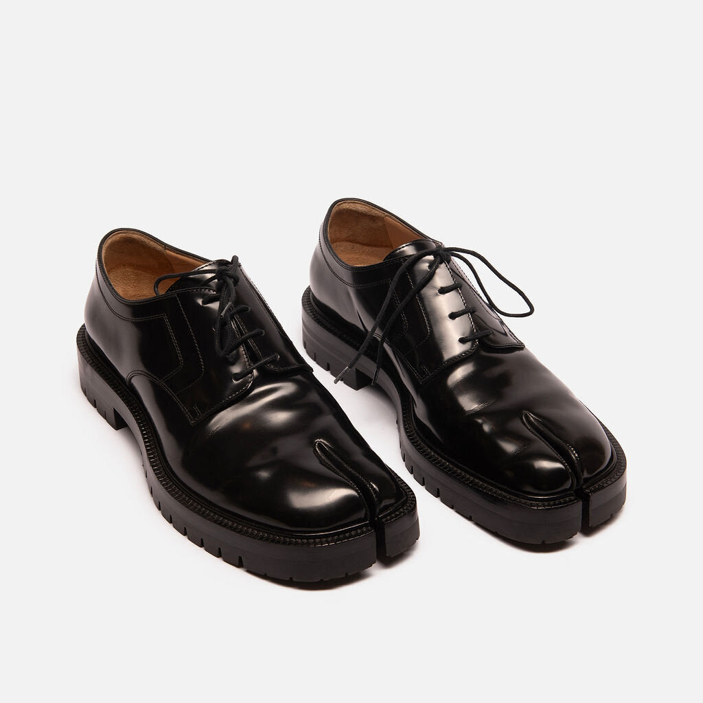 Maison Margiela Black Patent Leather Tabi Lace Up Loafer (Men's) $1280