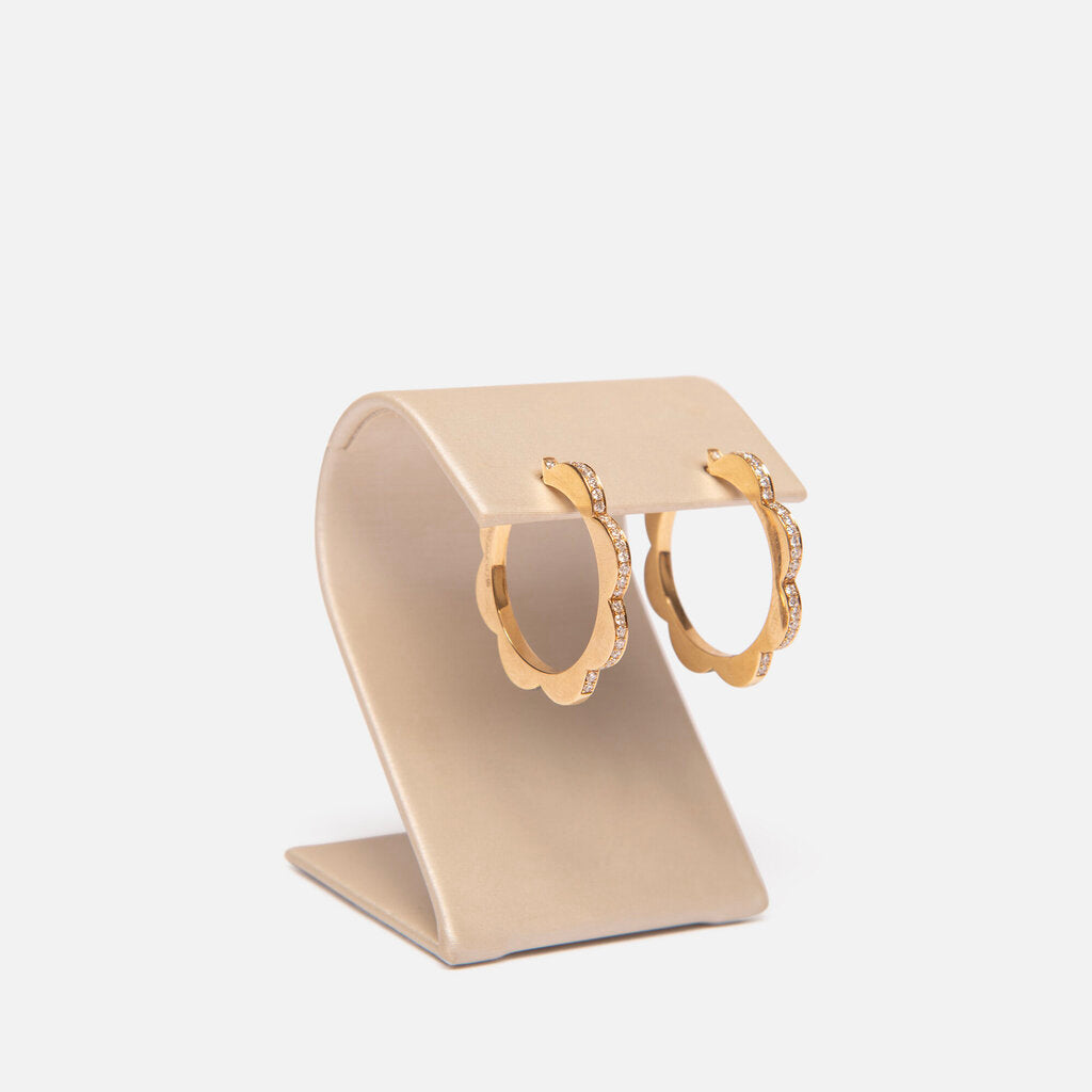 Cadar 18k Yellow Gold White & Black Diamond Scalloped Hoops Earrings