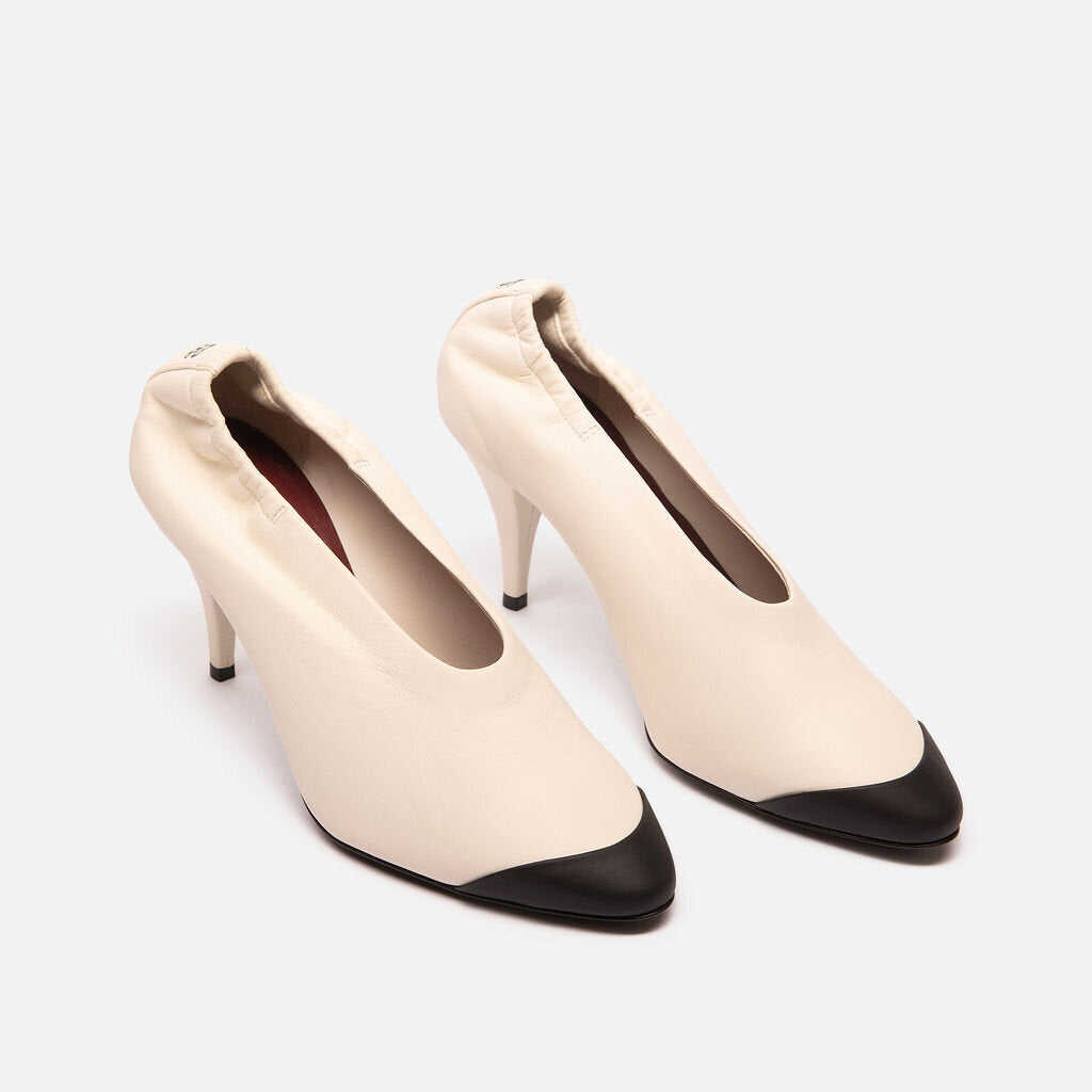 Chanel B&W Lambskin Pumps (2026)
