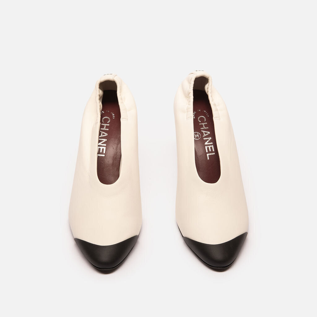 Chanel B&W Lambskin Pumps (2026)